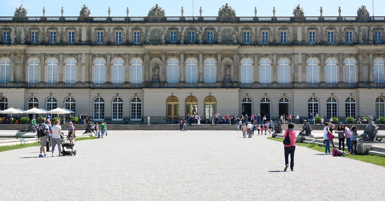 Das Schloss Herrenchiemsee von vorne